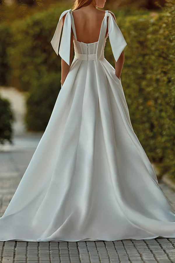 Abito da sposa in raso con scollo a cuore e tasche, linea A